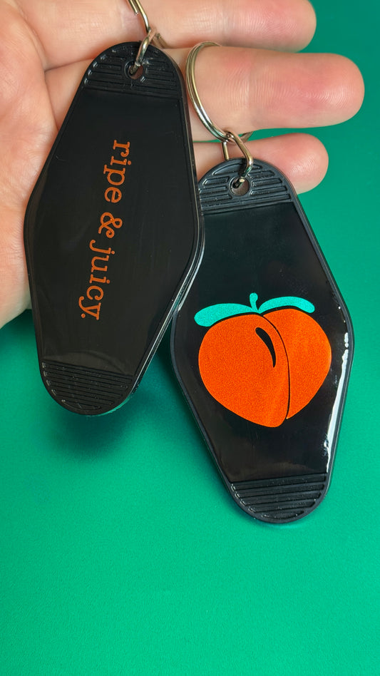Hotel keychain: Peaches